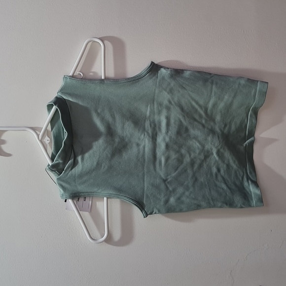 NWT DYNAMIC STRETCHY CROP TOP - Picture 9 of 9